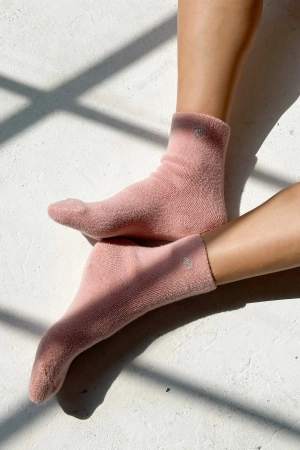 Le Bon Shoppe Cloud Embroidered Pink Rose Shell Socks