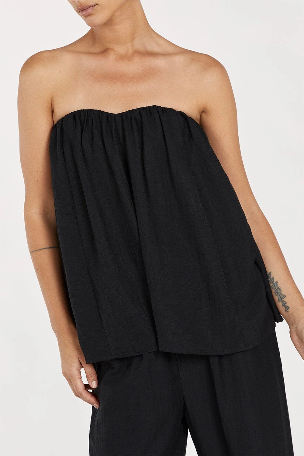 SHANIYA BLACK STRAPLESS TOP