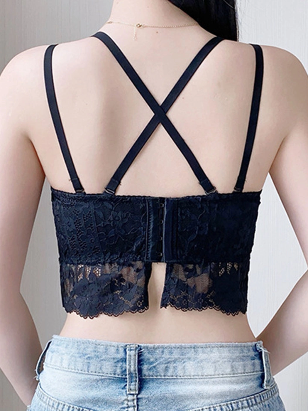 Thin Lace Strapless Bandeau Style Wire-Free Bra with Anti-Slip Design