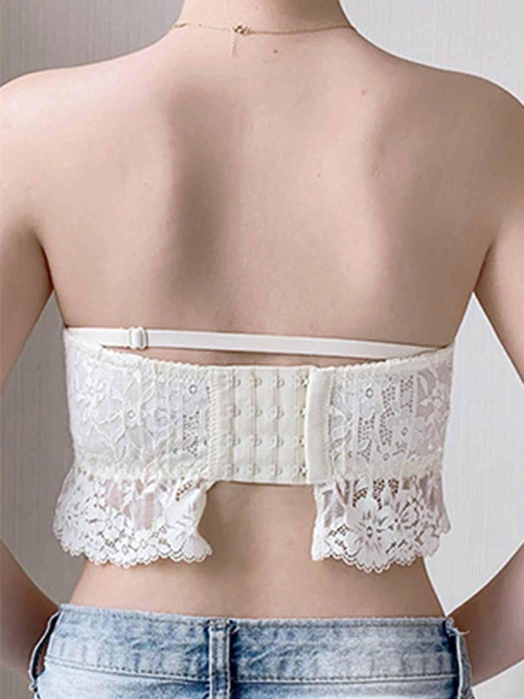 Thin Lace Strapless Bandeau Style Wire-Free Bra with Anti-Slip Design