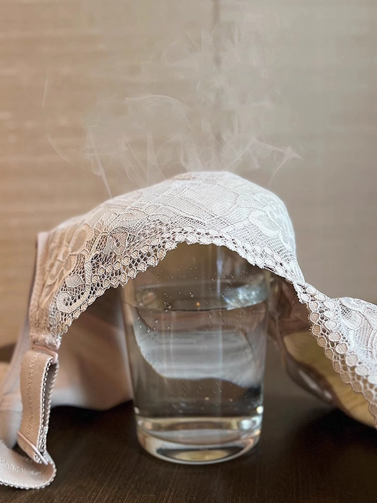 Thin Wire-Free Minimizing Bra with Side Support