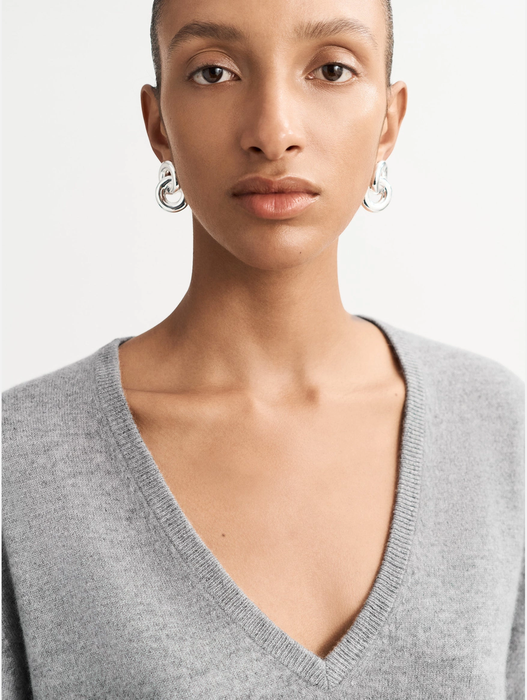 V-Neck T-Shirt in Grey