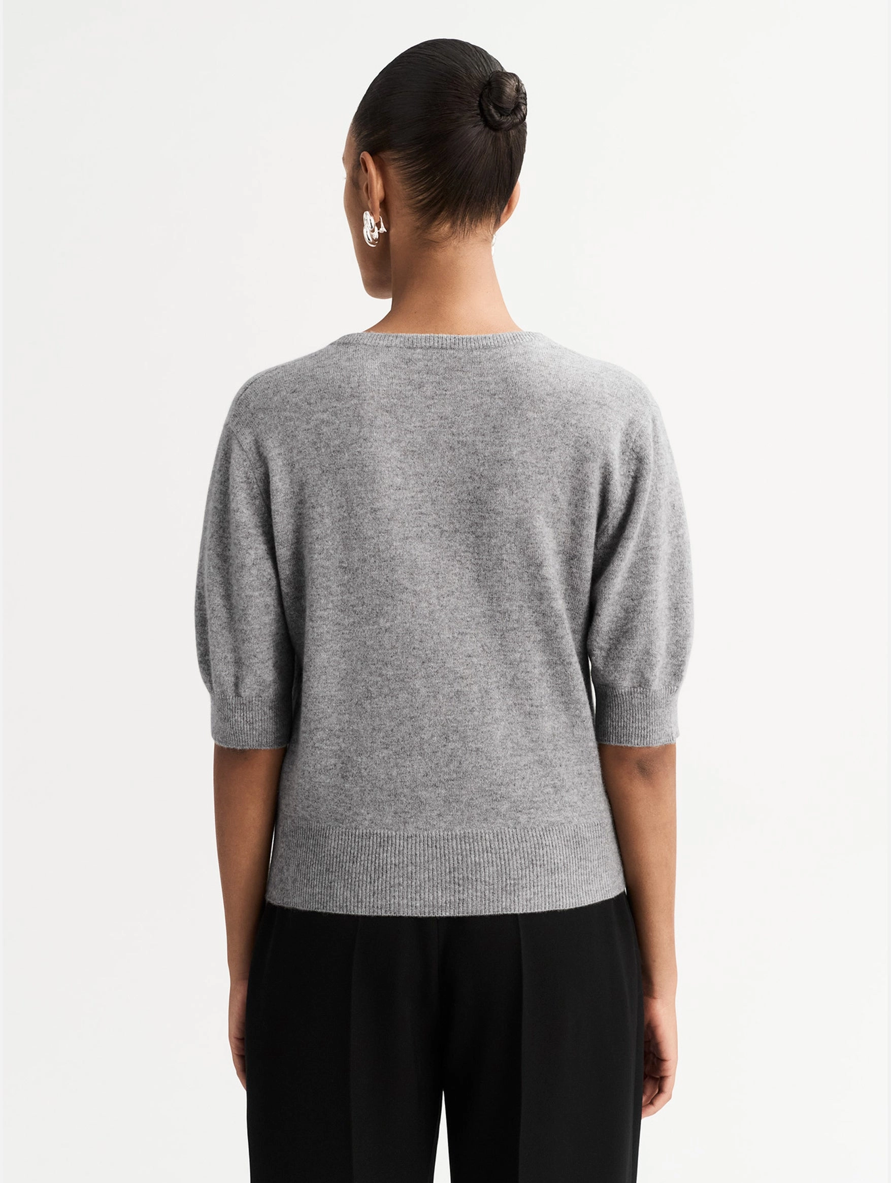 V-Neck T-Shirt in Grey