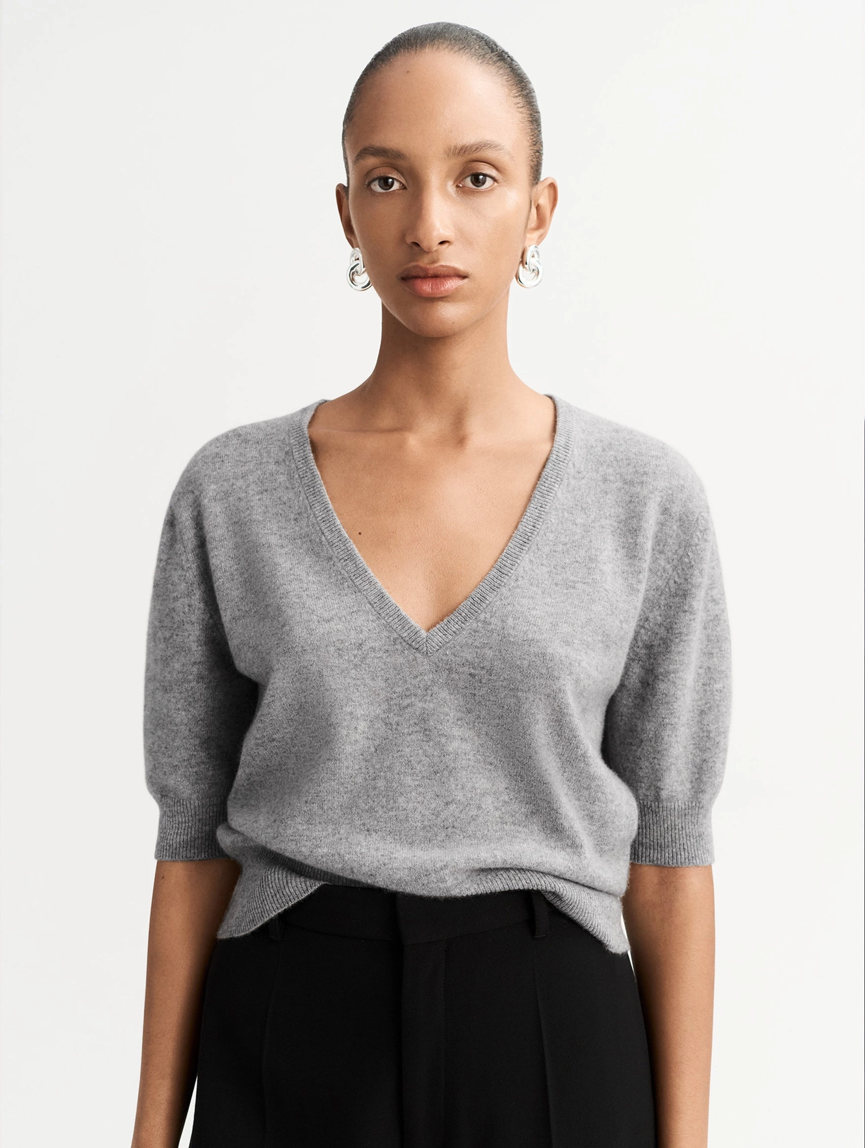V-Neck T-Shirt in Grey